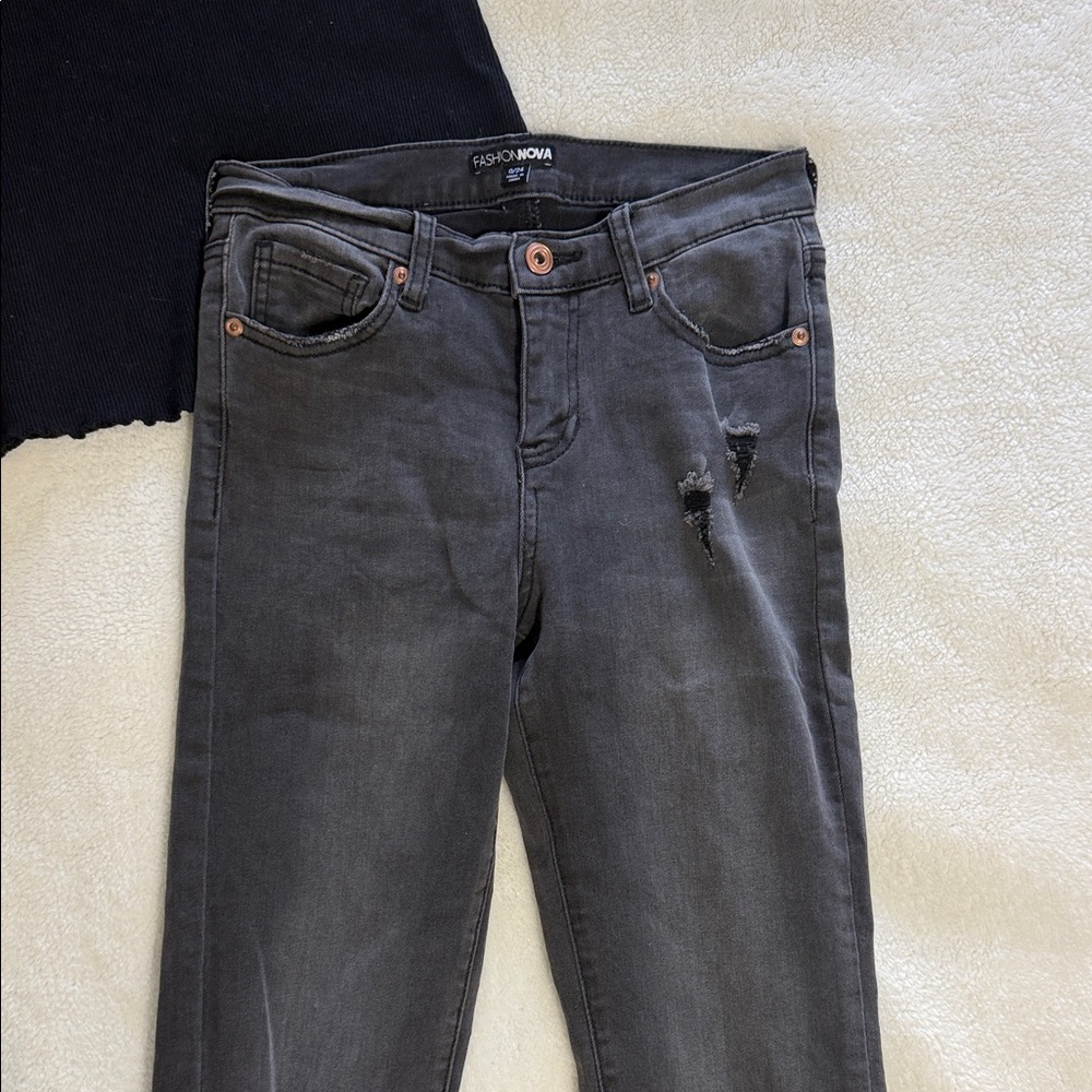 Fashion Nova Women's Charcoal Distressed Skinny Jeans